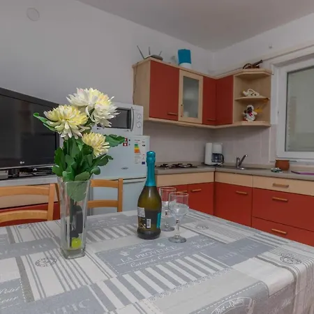 In Dramalj 41384 Apartamento *