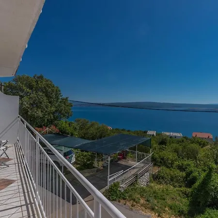 In Dramalj 41384 Apartamento *