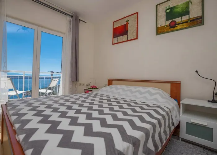 In Dramalj 41384 Apartment